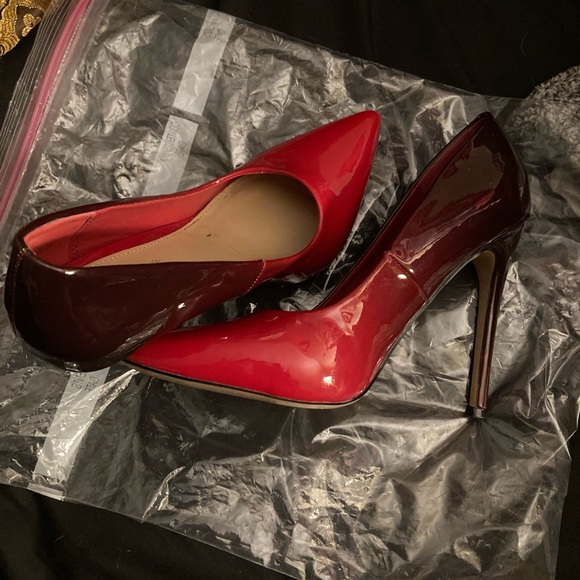 Ombré red and black pumps w/pointed toe. Worn once - Picture 3 of 4